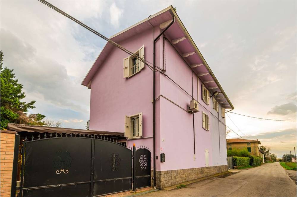 casa indipendente in vendita a Collecchio in zona Lemignano
