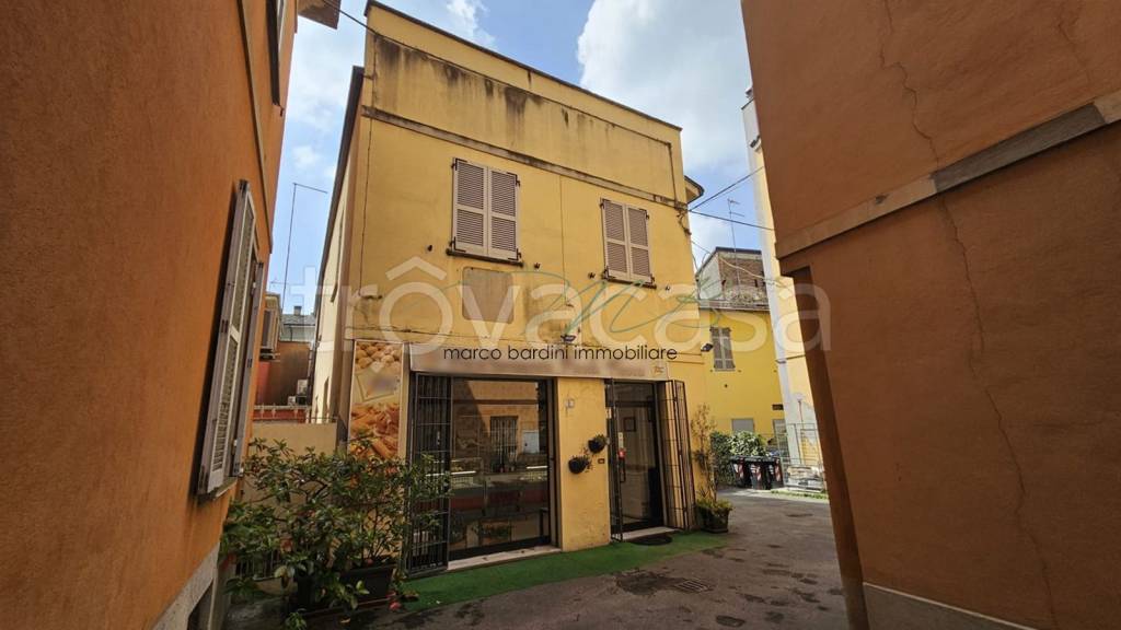 negozio in vendita a Collecchio