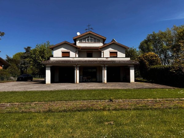 casa indipendente in vendita a Collecchio