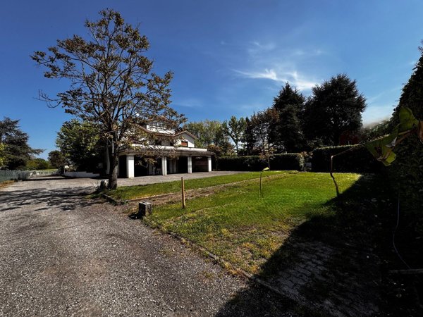 casa indipendente in vendita a Collecchio