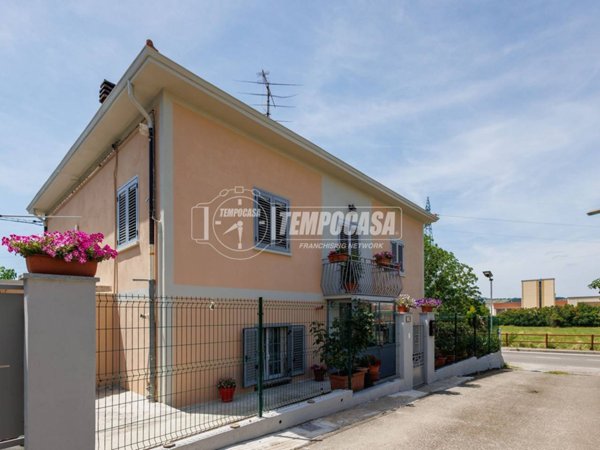 casa indipendente in vendita a Collecchio in zona Ozzano Taro