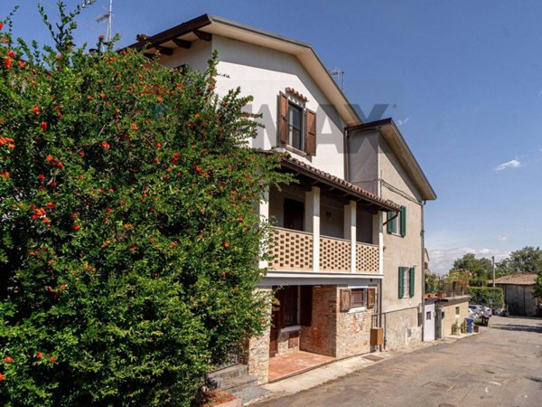 casa indipendente in vendita a Collecchio in zona Ozzano Taro