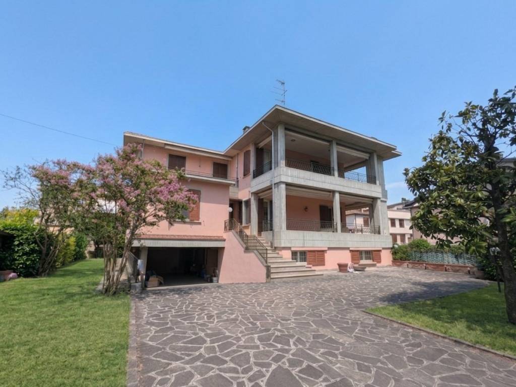 casa indipendente in vendita a Collecchio