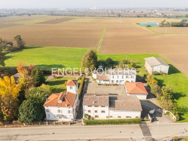 villa in vendita a Collecchio in zona Lemignano