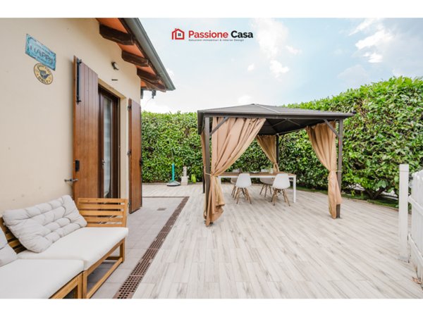 casa indipendente in vendita a Collecchio in zona Madregolo