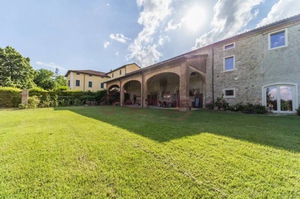 casa indipendente in vendita a Collecchio in zona Lemignano