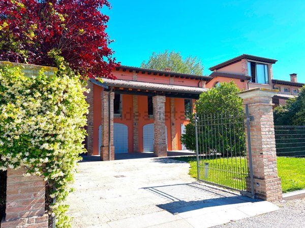 casa indipendente in vendita a Collecchio in zona La Corte Anguissola