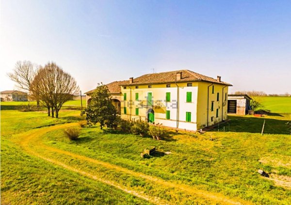 casa indipendente in vendita a Colorno
