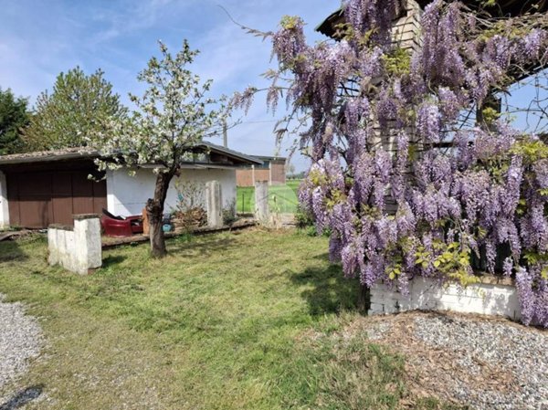 casa indipendente in vendita a Colorno in zona Copermio