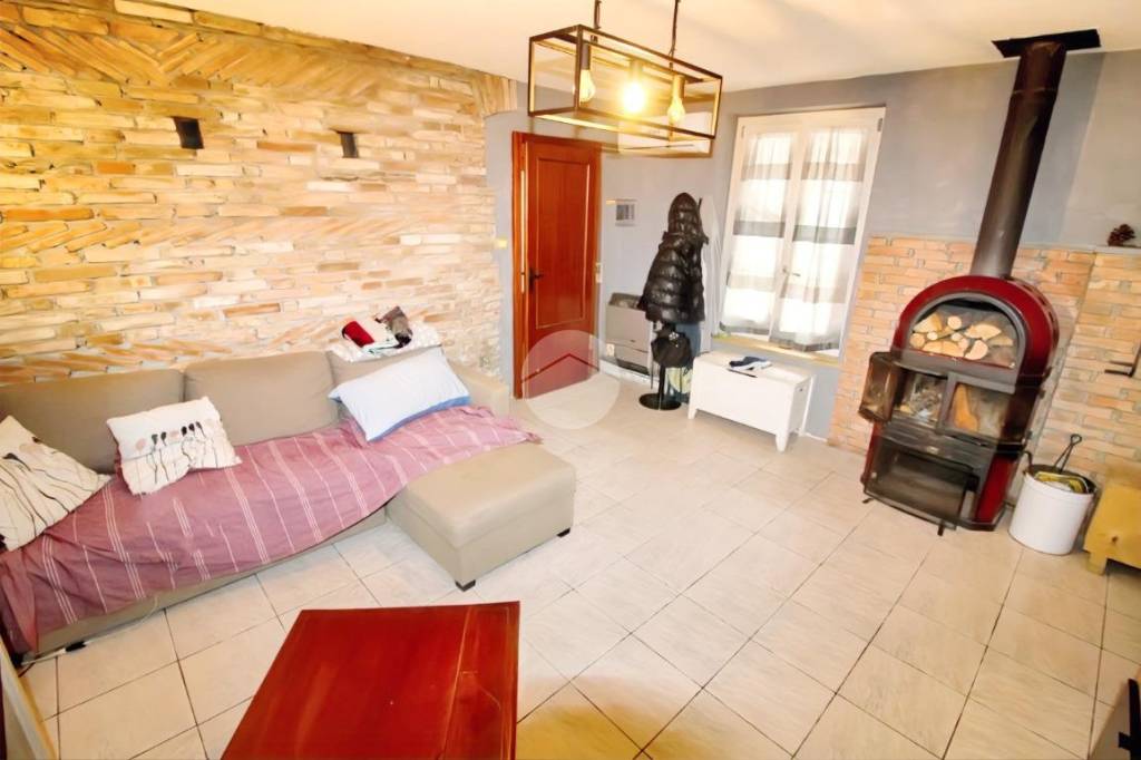 casa indipendente in vendita a Colorno in zona Copermio