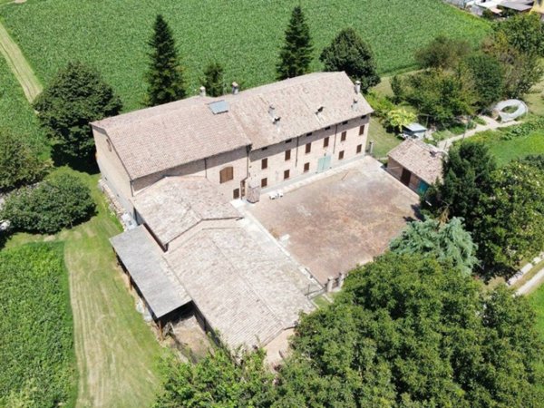 casa indipendente in vendita a Colorno