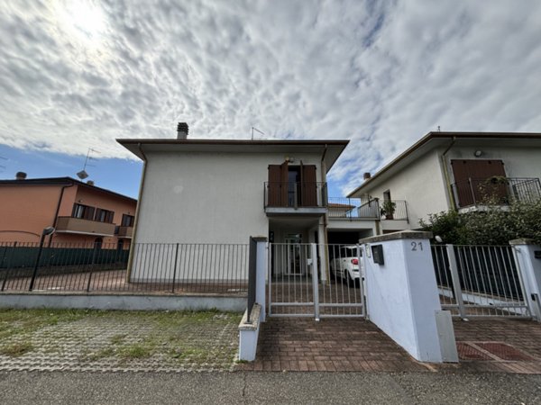 casa indipendente in vendita a Colorno