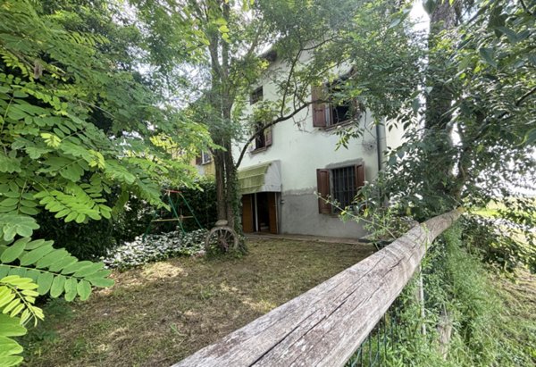 casa indipendente in vendita a Colorno in zona Sanguigna