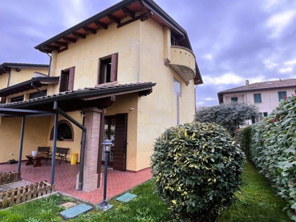 casa indipendente in vendita a Colorno