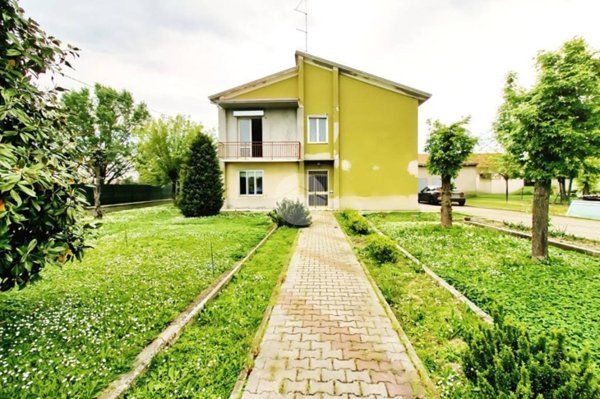 casa indipendente in vendita a Colorno