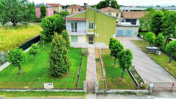 casa indipendente in vendita a Colorno