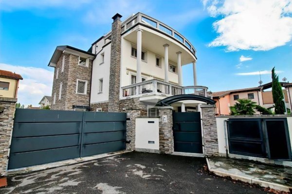 casa indipendente in vendita a Colorno