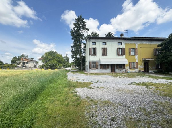 casa indipendente in vendita a Colorno in zona Sanguigna