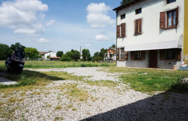 casa indipendente in vendita a Colorno in zona Sanguigna