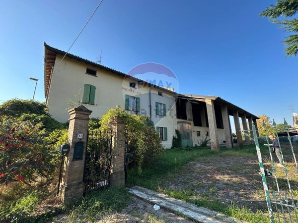 casale in vendita a Colorno