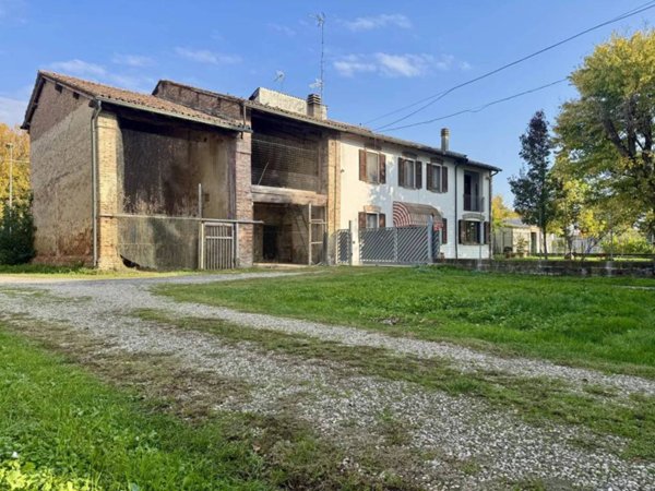 casale in vendita a Colorno in zona Vedole