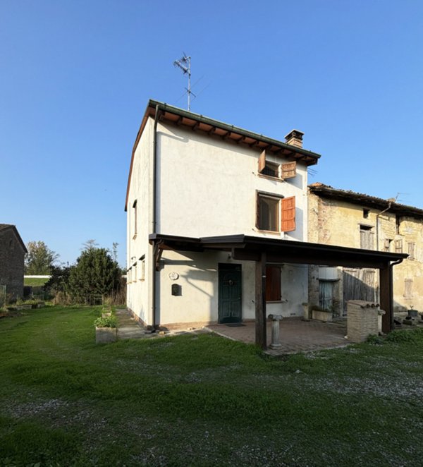 casa indipendente in vendita a Colorno in zona Copermio