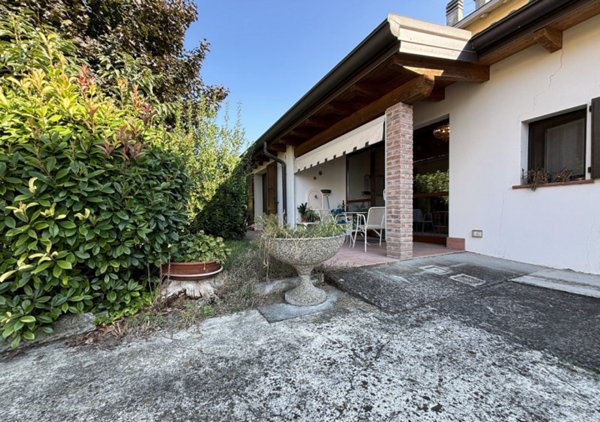 casa indipendente in vendita a Colorno in zona Vedole