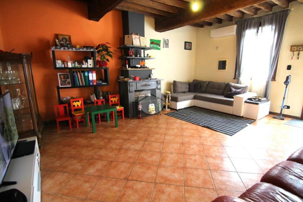 casa indipendente in vendita a Colorno in zona Sacca