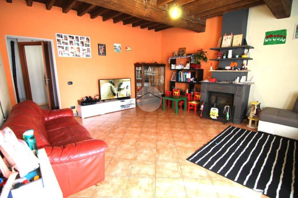 casa indipendente in vendita a Colorno in zona Sacca