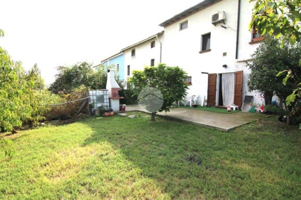 casa indipendente in vendita a Colorno in zona Sacca