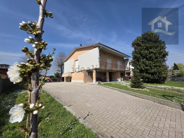 casa indipendente in vendita a Colorno