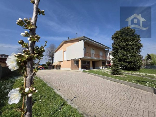 casa indipendente in vendita a Colorno