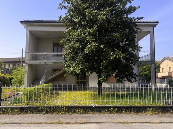 casa indipendente in vendita a Colorno