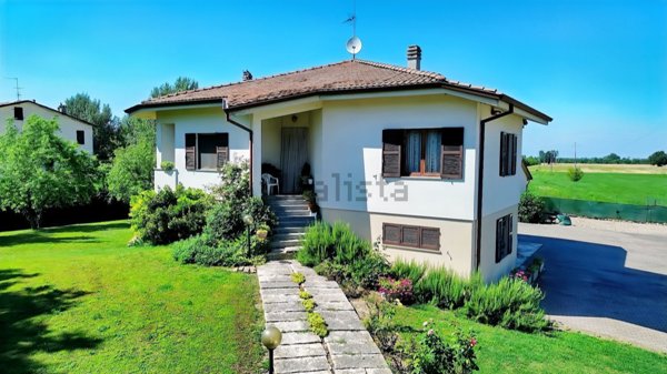 casa indipendente in vendita a Colorno in zona Vedole
