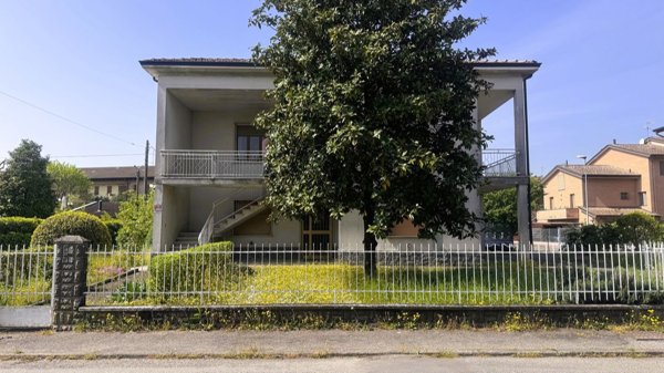 casa indipendente in vendita a Colorno in zona Vedole