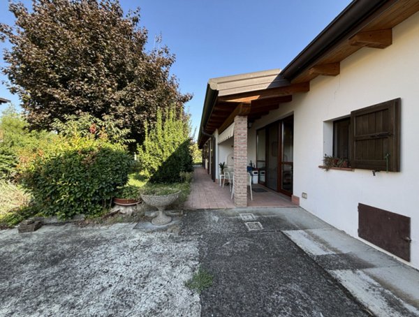 casa indipendente in vendita a Colorno in zona Vedole