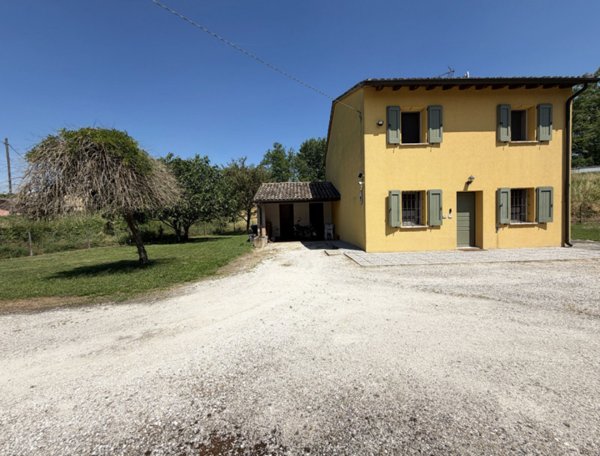 casa indipendente in vendita a Colorno in zona Vedole