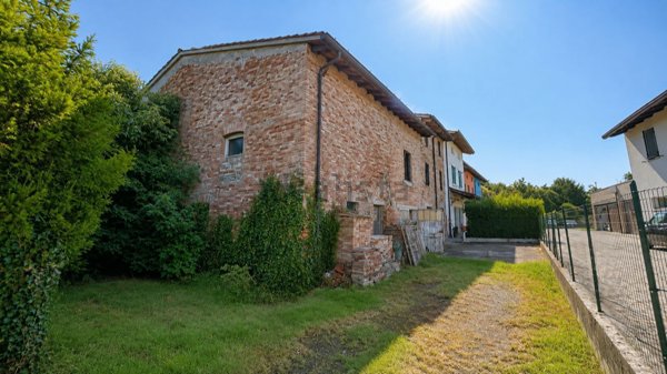 casale in vendita a Colorno in zona Vedole