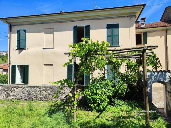 casa indipendente in vendita a Compiano in zona Isola di Compiano