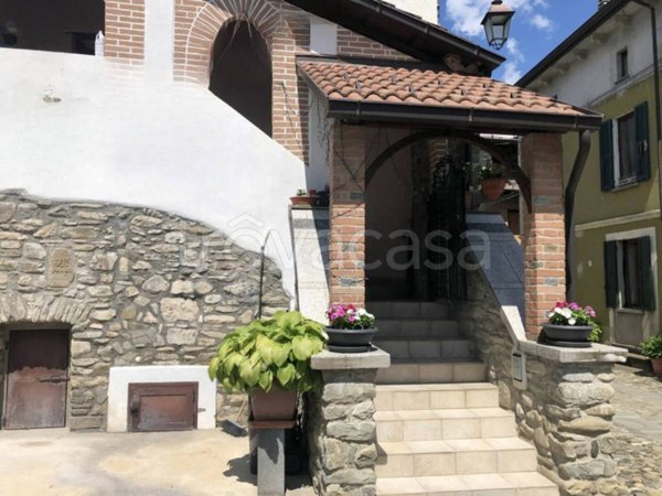 appartamento in vendita a Compiano