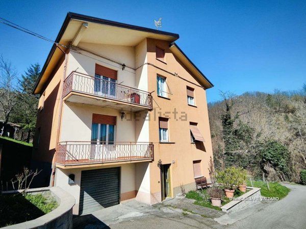 casa indipendente in vendita a Compiano