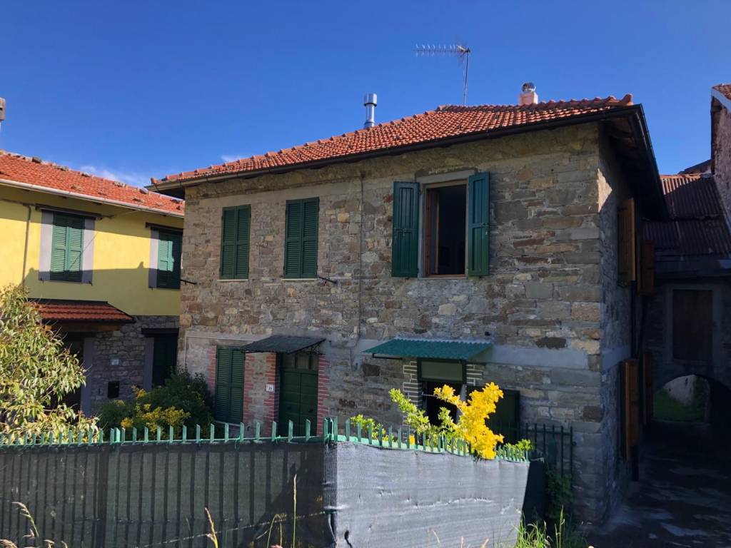 casa indipendente in vendita a Corniglio in zona Bellasola