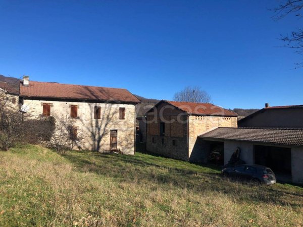 casa indipendente in vendita a Corniglio
