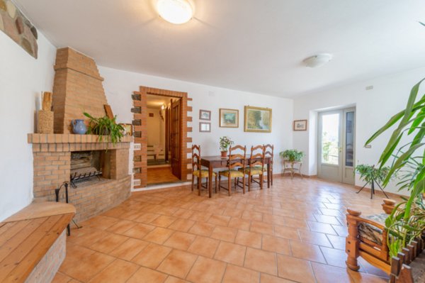 casa indipendente in vendita a Corniglio