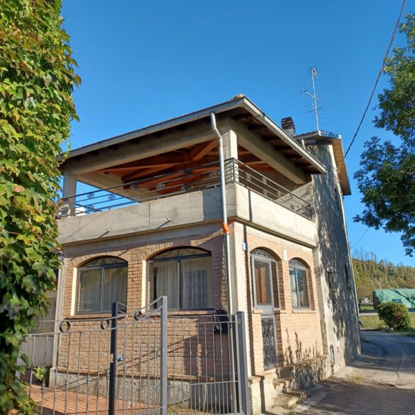 casa indipendente in vendita a Corniglio in zona Ghiare