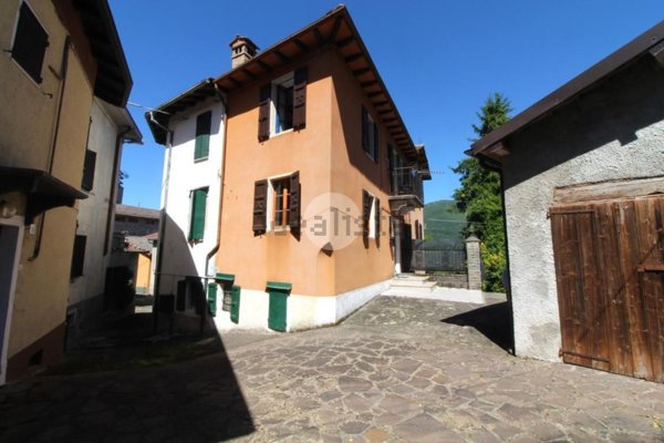 casa indipendente in vendita a Corniglio