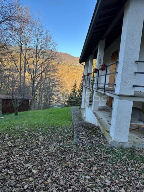 casa indipendente in vendita a Corniglio in zona La Villa