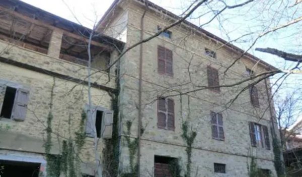 casa indipendente in vendita a Corniglio