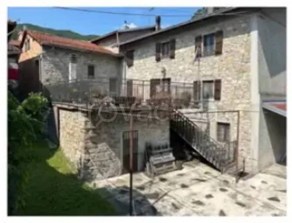 casa indipendente in vendita a Corniglio