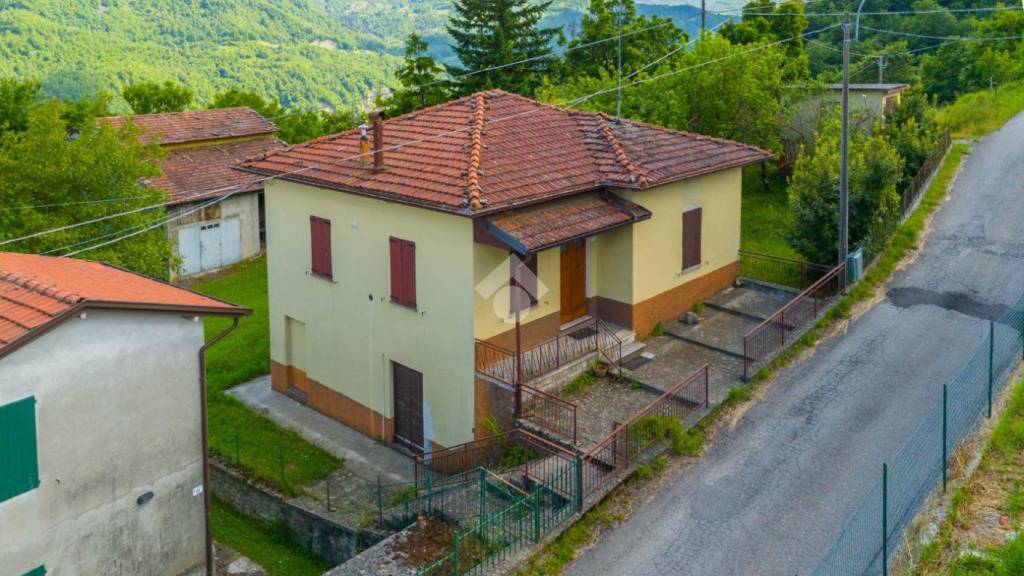 casa indipendente in vendita a Corniglio
